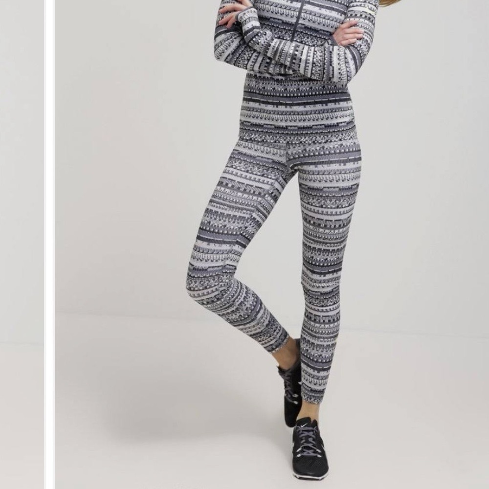 Nike Women’s Pro Warm 8-Bit Cool Grey Tights